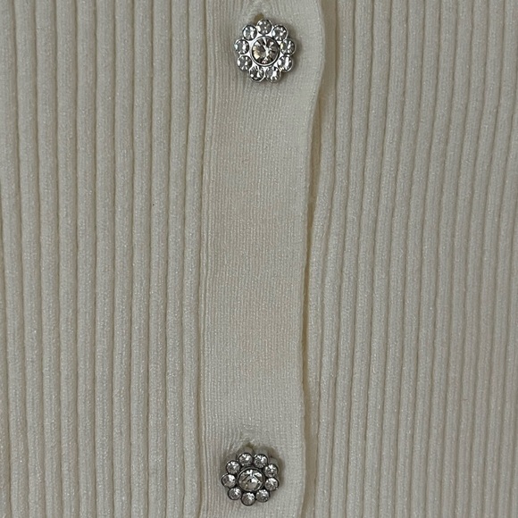 New! Design 365 Designer Brand Elegant White V-Neck Women's Sweater Medium - Picture 8 of 16